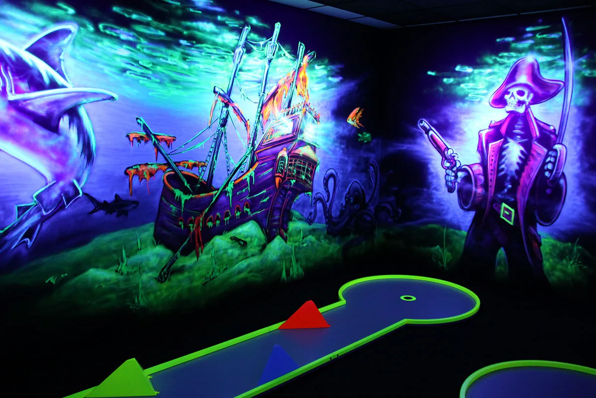 Piratenschiff und Schatzinsel Schwarzlicht minigolf