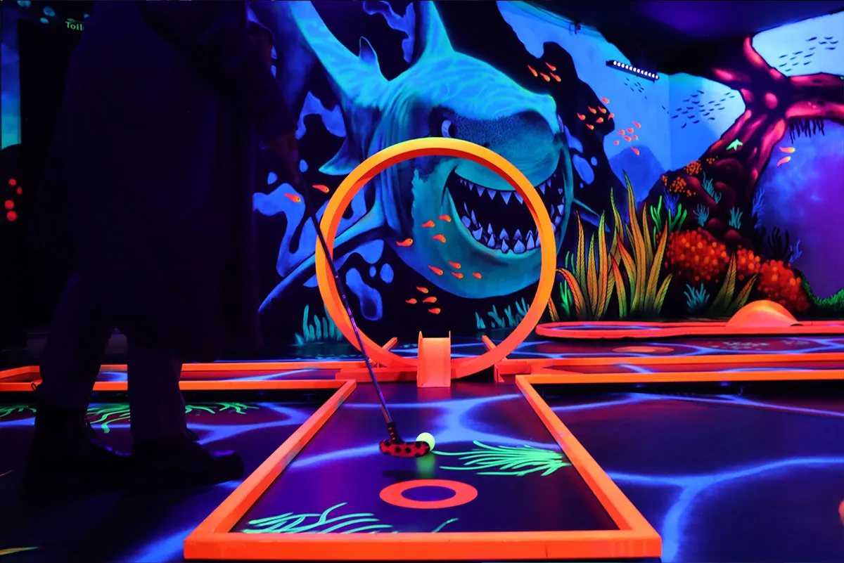 Unter wasser welt schwarzlicht minigolf Hai Wanddesign