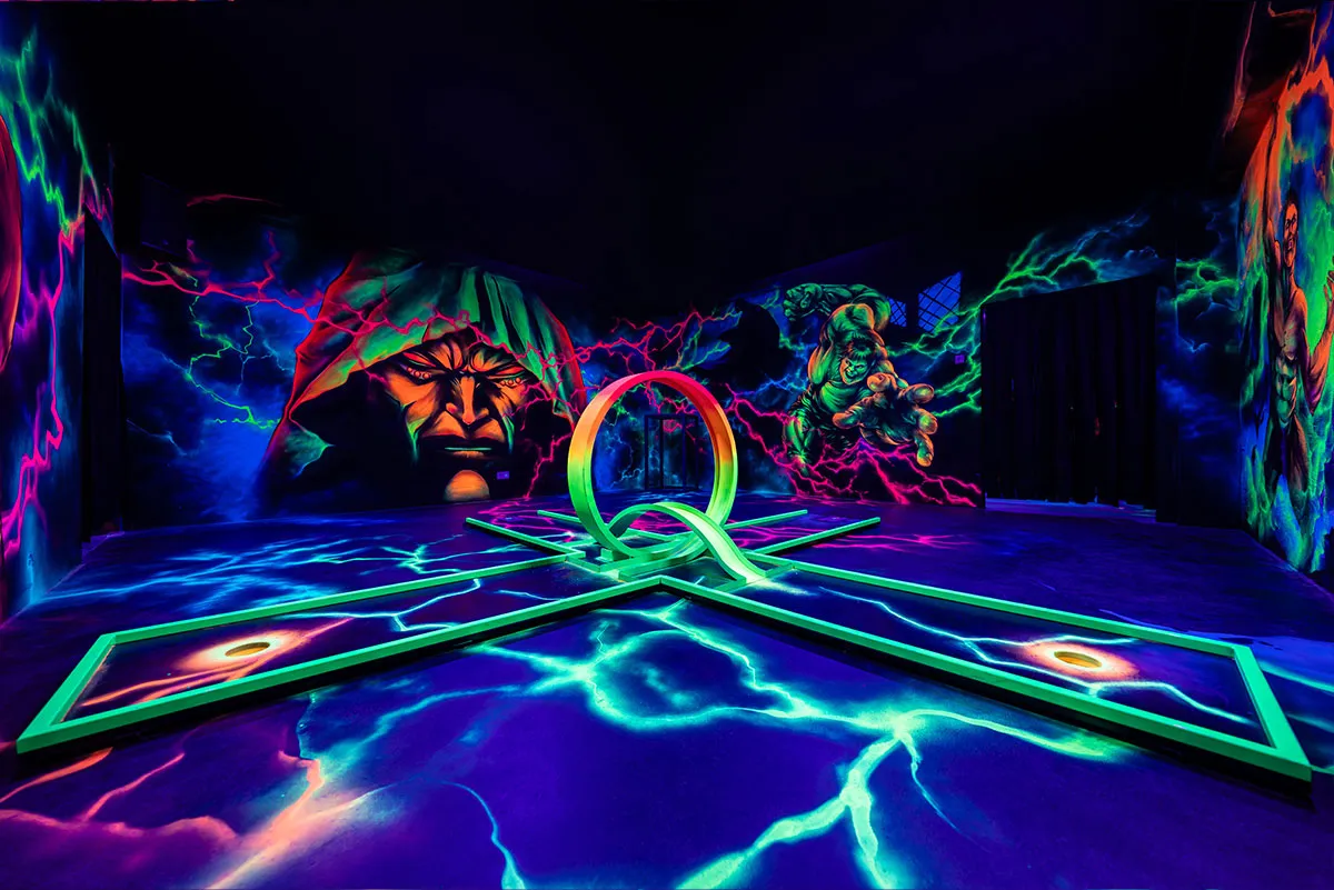 Superhelden und Superschurken Wand design schwarzlicht minigolf