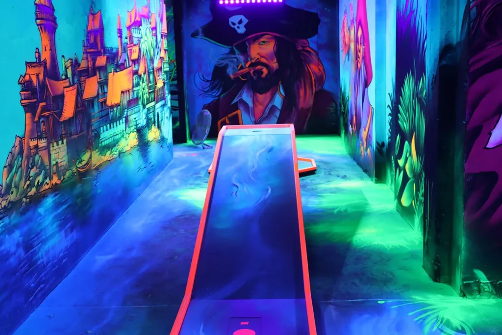 Piratenwelt Schwarzlicht Minigolf