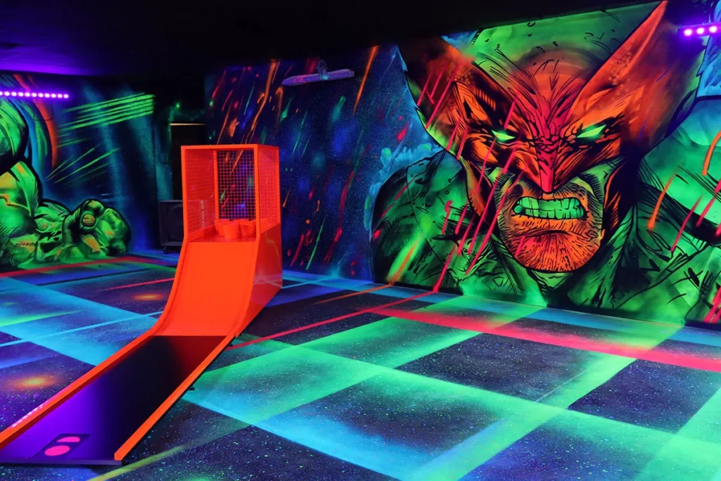 Comic-Helden Bahn Schwarzlicht Minigolf